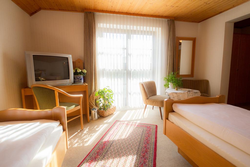 Hotel Am Lingelbach Knüllwald Zimmer foto